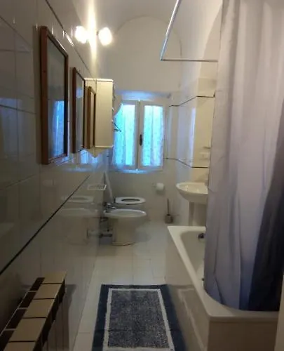 Agli Ippocastani * بيرودجا