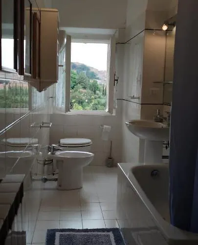 Agli Ippocastani * بيرودجا